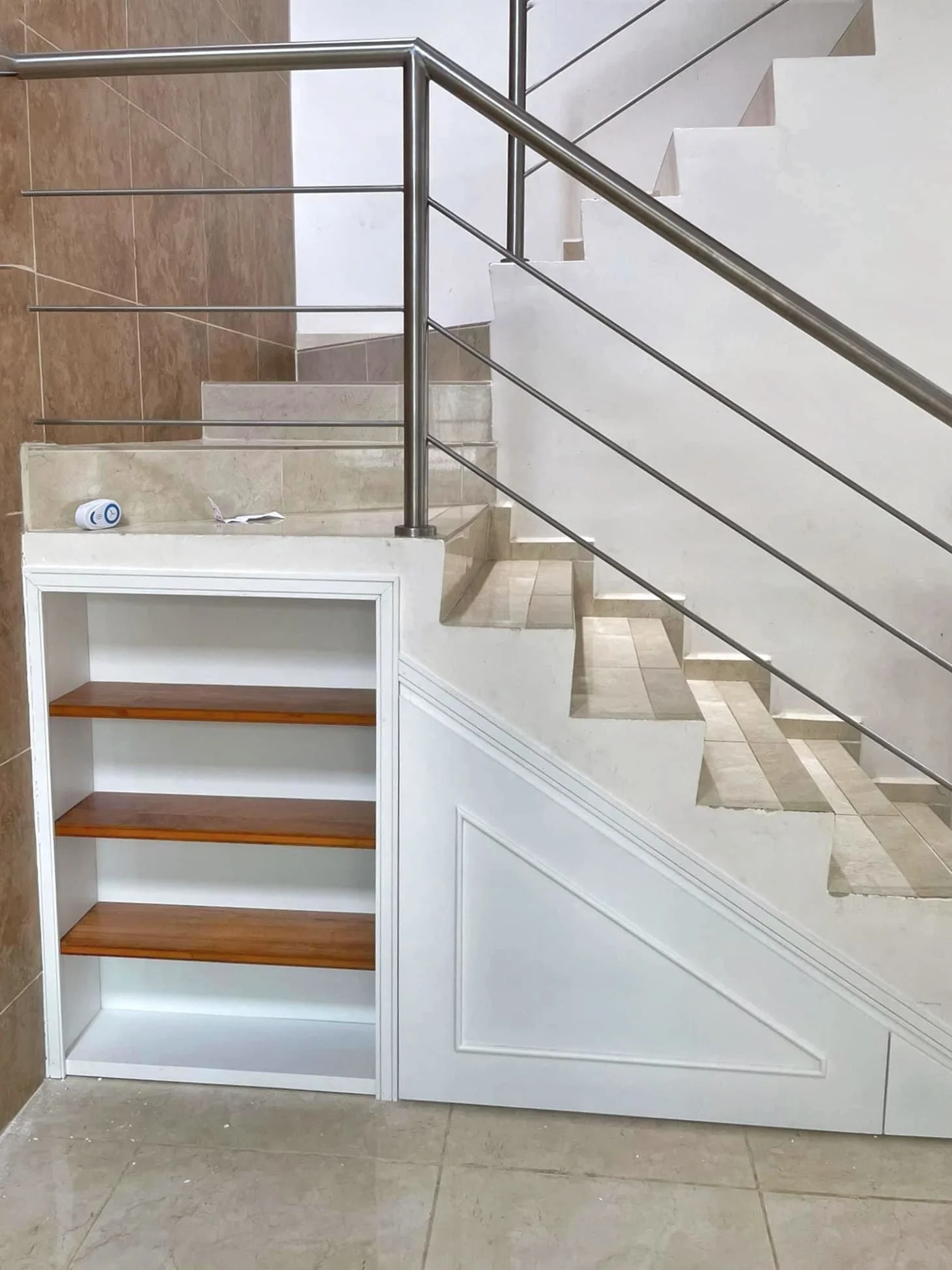 repizas en madera de pino color nogal construido en Mérida Yucatán por Aguilar Talleres Carpinteria