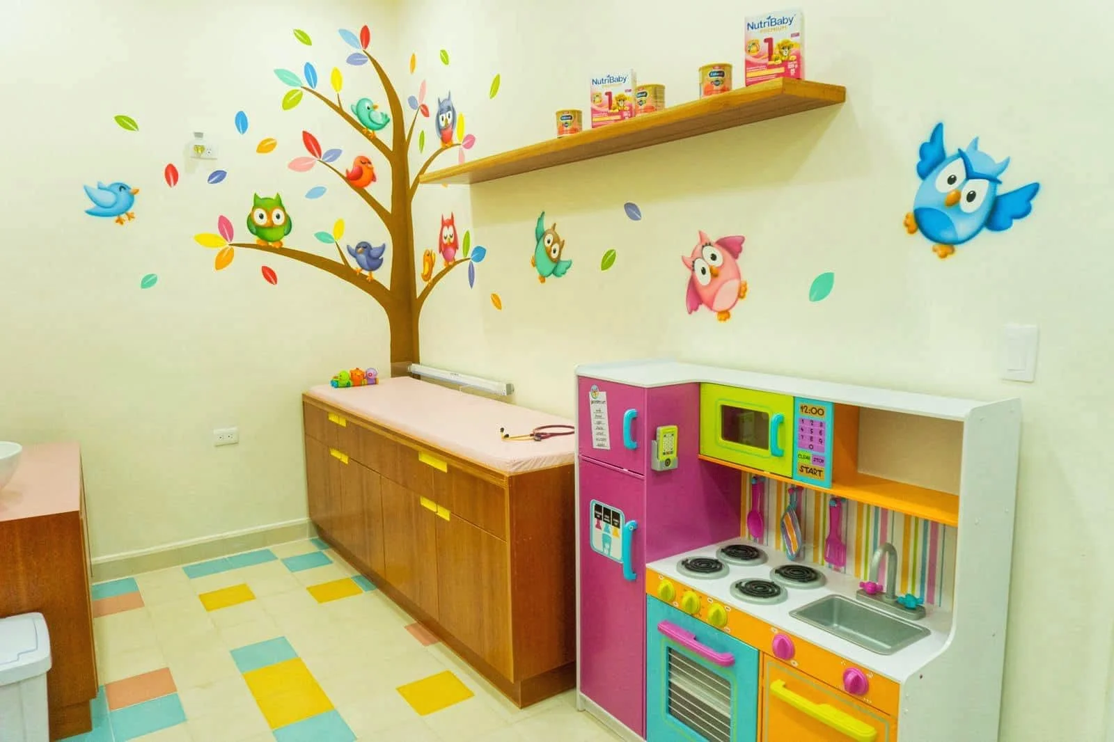 cajonera cambiador de madera tzalam color caoba, fabricada en Mérida Yucatán por Aguilar Talleres